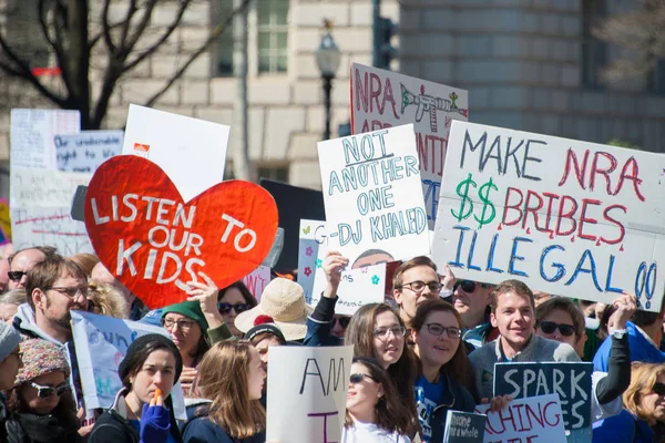 Deltagare Marschen För Vårt Liv Protest Studenter För Vapenkontroll Håll — Stockfoto