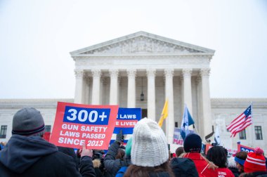 Silah Kanunları Hayat Kurtarma Yürüyüşü 'ne katılanlar, silah yasalarının zayıflamasını protesto etmek için 2 Aralık 2019' da Washington 'daki ABD Yüksek Mahkemesi' nde toplandılar. 