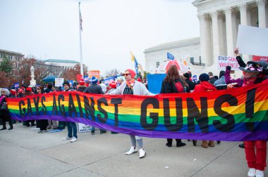 Silah Kanunları Hayat Kurtarma Yürüyüşü 'ne katılanlar, silah yasalarının zayıflamasını protesto etmek için 2 Aralık 2019' da Washington 'daki ABD Yüksek Mahkemesi' nde toplandılar. 