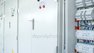 Elektrik santral paneli ve tam kapsamlı aracı soyunma