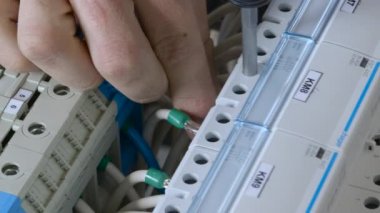 Kablo bağlantı içine elektrik santrali