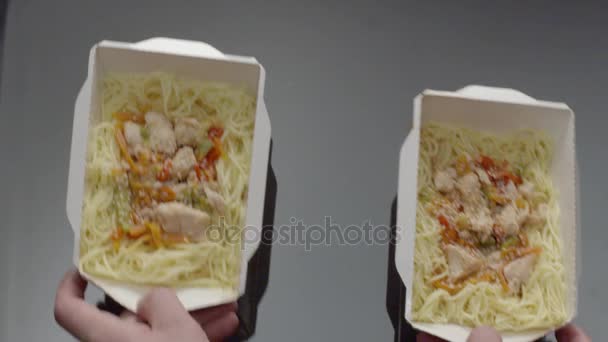 Préparé asiatique wok pâtes — Video