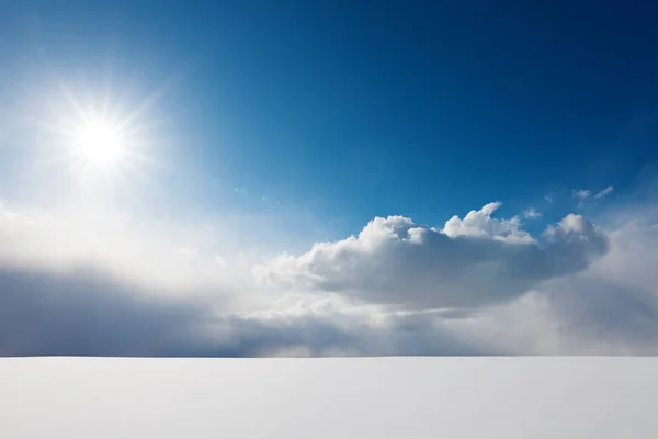 Cloudscape όμορφο χειμώνα — Φωτογραφία Αρχείου