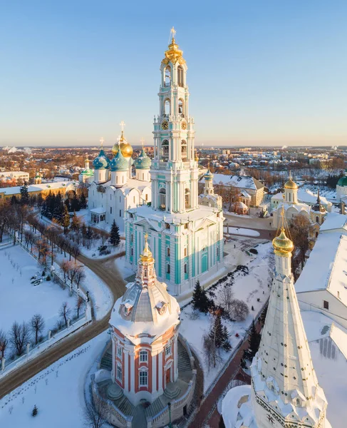 Luchtfoto op Trinity St. Sergy klooster op de winter — Stockfoto