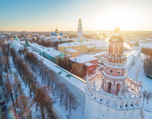 Luchtfoto op Trinity St. Sergy klooster op de winter — Stockfoto