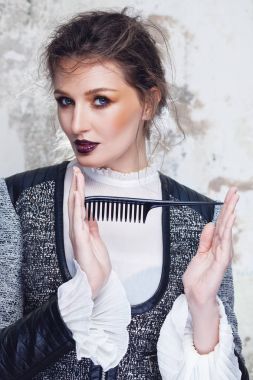 Moda portre. Saç şekillendirme kavramı.