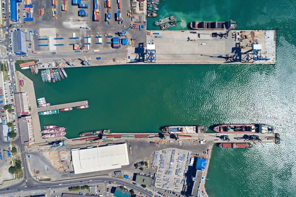 Вид сверху на грузовой порт — стоковое фото