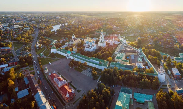 Panoramiczny widok z lotu ptaka na Trinity St. Sergy klasztor — Zdjęcie stockowe