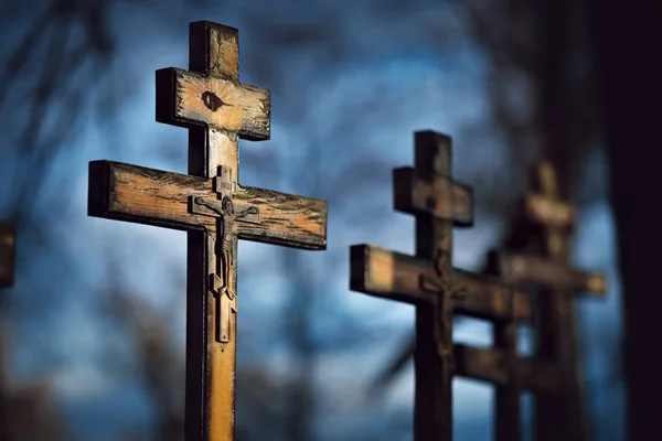 Cruzes ortodoxas de madeira velhas — Fotografia de Stock