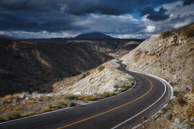 Santa Rosalia, Meksika 'ya giden yol boş.
