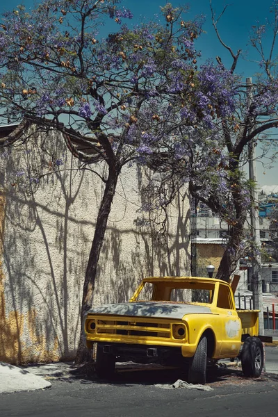 Old yellow truck on the street of Mexico city — 스톡 사진