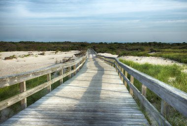 Boardwalk tepeleri arasında
