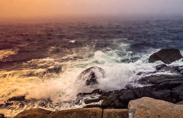 Sonnenuntergang Durch Nebel Meeresufer — Stockfoto