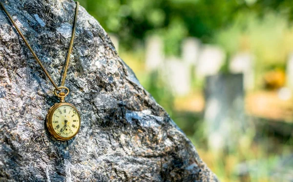 Time Rest Antique Decayed Pocket Watch Black Marble Tombstone Cemetery — Stock Photo, Image