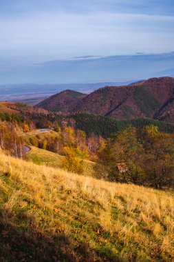 Sonbahar mevsiminde dağlar
