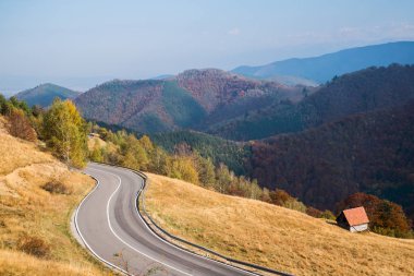 Sonbahar mevsiminde dağlar