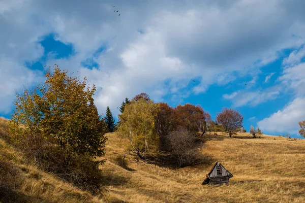 Sonbahar mevsiminde dağlar — Stok fotoğraf