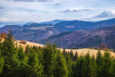 Sonbahar mevsiminde dağlar