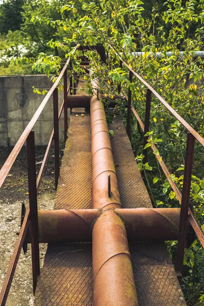 Tubería industrial oxidada —  Fotos de Stock