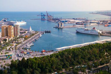 Malaga şehrinin panoramik manzarası 