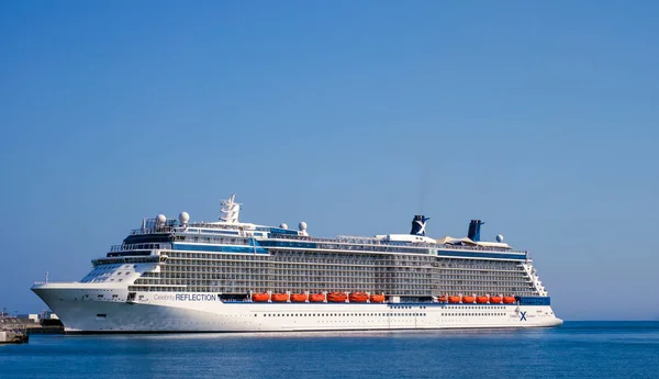 Ünlü yansıma yolcu gemisi