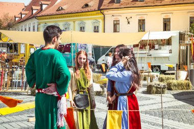 çeşitli sokak faaliyetleri