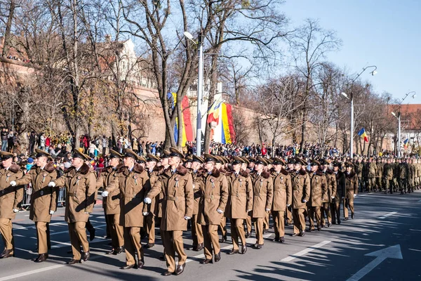 Sotilasparaati Romanian kansallispäivänä — kuvapankkivalokuva