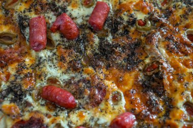 Taze ve lezzetli pizzanın yakın görüntüsü