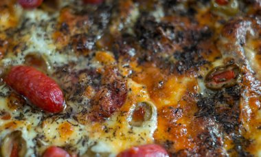 Taze ve lezzetli pizzanın yakın görüntüsü