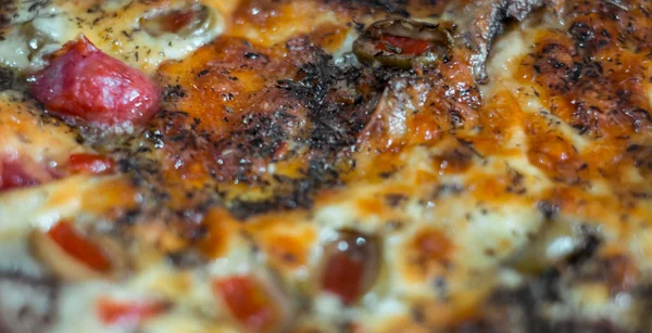 Close-up vista de pizza fresca e muito saborosa — Fotografia de Stock