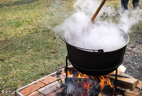 Yemek kaynatıcısı.