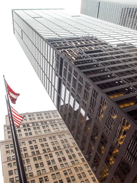 Nova York vista de rua com edifícios históricos modernos e antigos — Fotografia de Stock