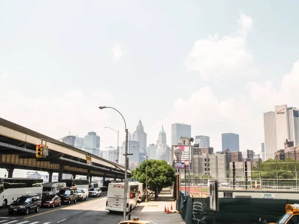 Vista de la calle de Nueva York con edificios históricos modernos y antiguos —  Fotos de Stock