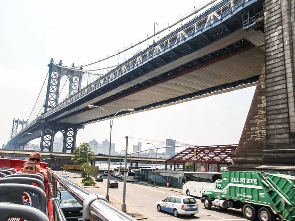 Vista de la calle de Nueva York con edificios históricos modernos y antiguos —  Fotos de Stock