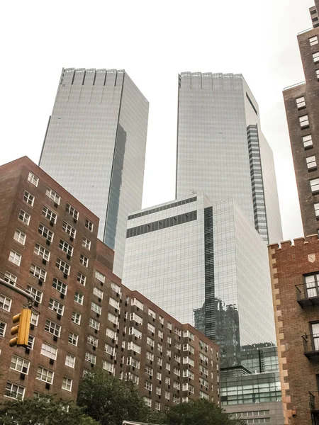 New York Street View met moderne en oude historische gebouwen — Stockfoto