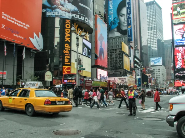 New York utcakép modern és régi történelmi épületekkel — Stock Fotó