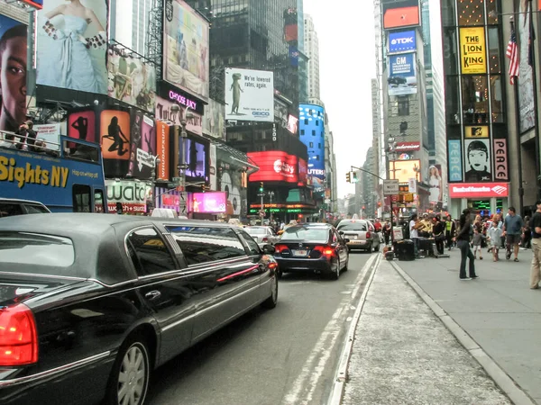 New York utcakép modern és régi történelmi épületekkel — Stock Fotó