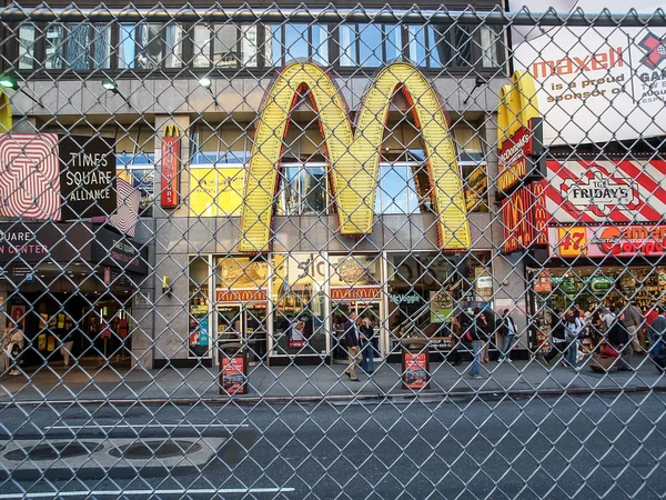 New York Street View met moderne en oude historische gebouwen — Stockfoto