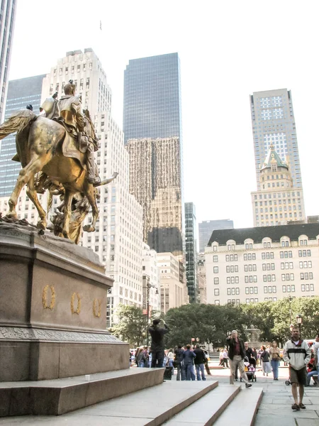 New York Street View met moderne en oude historische gebouwen — Stockfoto