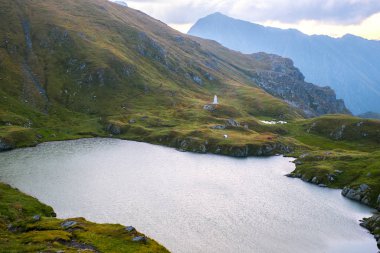 Sabahın erken saatlerinde Buzul Gölü 'nde
