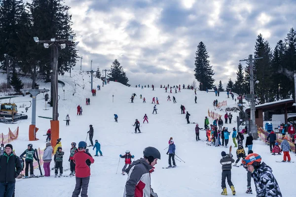 Lots of people on a mountain slope at ski — Stock Photo, Image