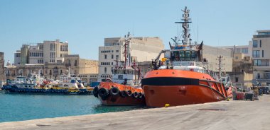 Marsa City, Malta - 17 Temmuz 2019 Marsa City, Malta 'daki gemilerle limana bakın.