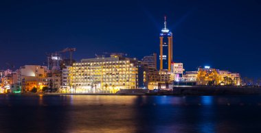 Sliema, Malta - 18 Temmuz 2019. Cavalieri Sanat Oteli ve Portomaso 'daki Kumarhane, Saint Julians golf, Malta