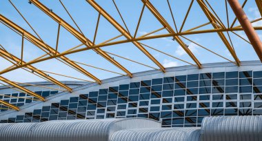 modern çelik ve cam yapı