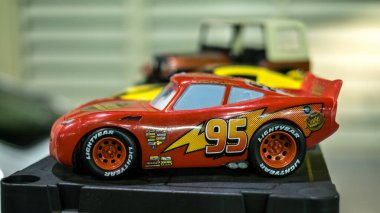 Malaga, İspanya - 20 Mayıs 2018. Birçok renkli oyuncak araba Fuar Salonu Moto Bisiklet Andaluca, Malaga, İspanya