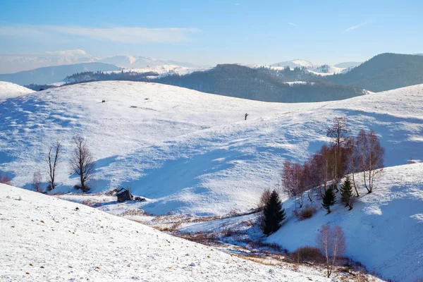 Sol Sobre Las Montañas Con Nieve Montañas Cindrel Paltinis Rumania — Foto de Stock