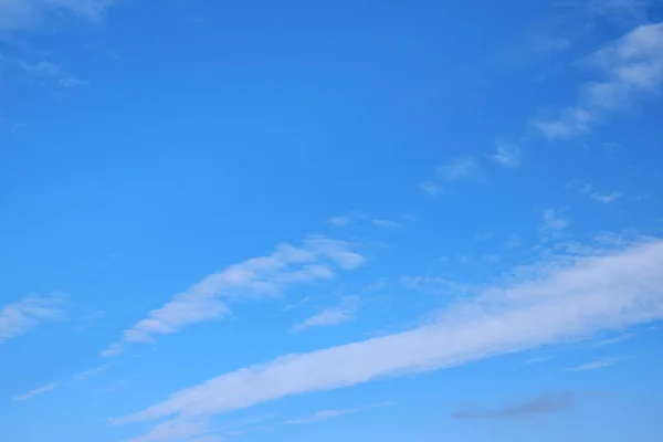 Witte Wolken Aan Blauwe Lucht — Stockfoto