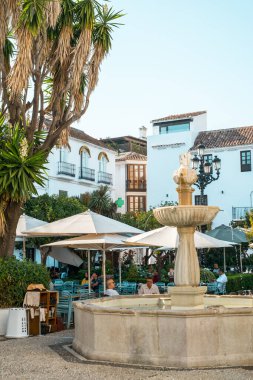 Marbella, İspanya - 26 Ağustos 2018. Marbella, Costa del Sol, Endülüs, İspanya ve Avrupa 'da tipik bir İspanyol mimarisi.