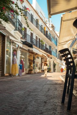 Marbella, İspanya - 26 Ağustos 2018. Marbella, Costa del Sol, Endülüs, İspanya ve Avrupa 'da tipik bir İspanyol mimarisi.