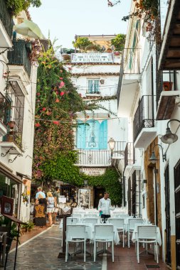 Marbella, İspanya - 26 Ağustos 2018. Marbella, Costa del Sol, Endülüs, İspanya ve Avrupa 'da tipik bir İspanyol mimarisi.